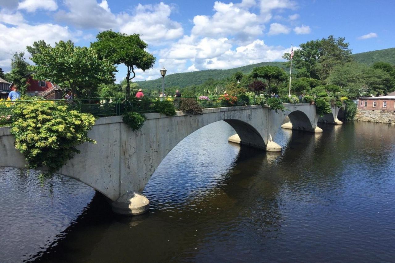 Blooming Inn Shelburne Falls Dış mekan fotoğraf