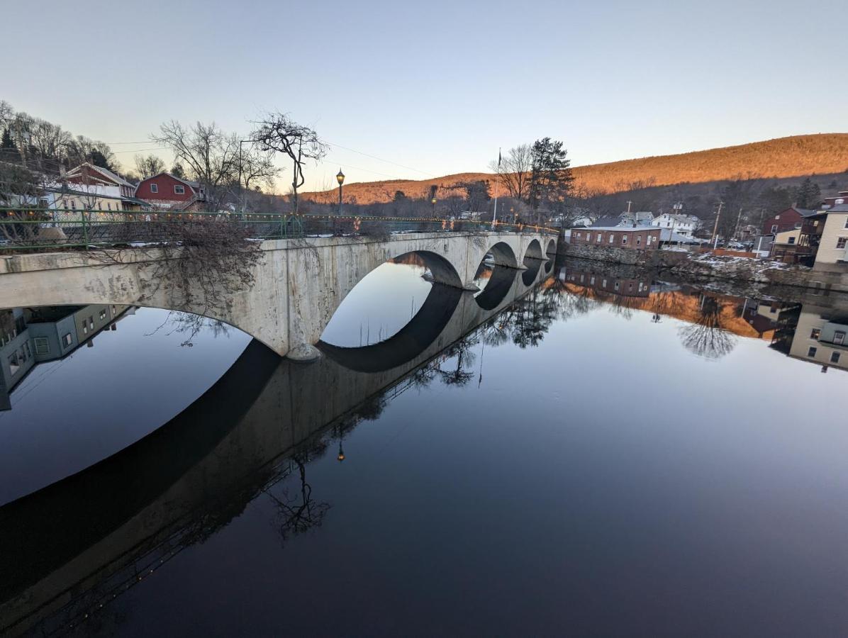 Blooming Inn Shelburne Falls Dış mekan fotoğraf